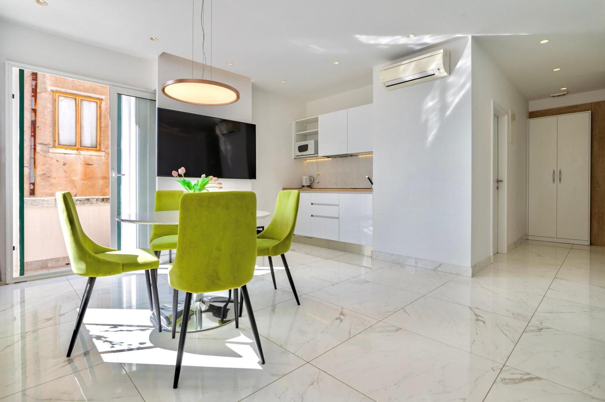 Apartments & Rooms Graso スプリト 部屋 写真